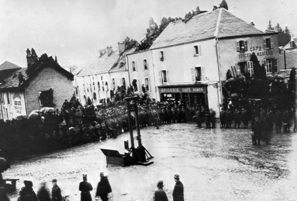 Last-public-execution-by-guillotine-France-1939-1-590x400.jpg