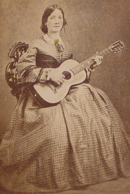 A-1800s-guitarist.jpg