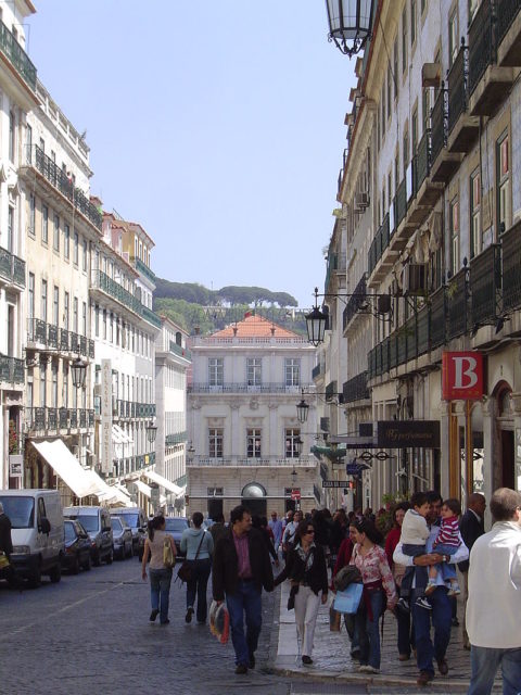 bertrand-chiado-in-portugal-is-officially-the-oldest-bookshop-in-the