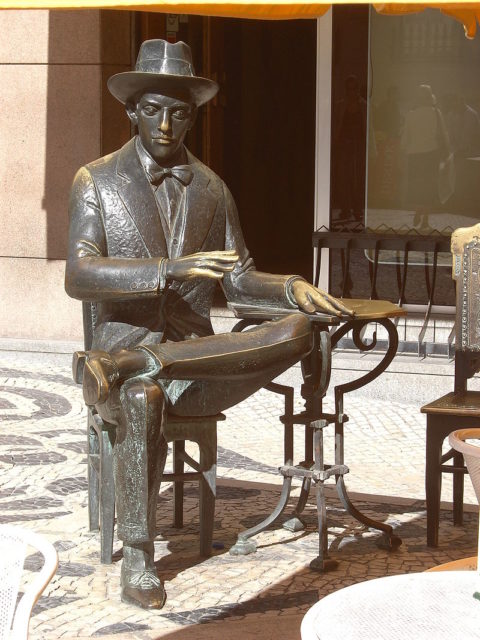 bertrand-chiado-in-portugal-is-officially-the-oldest-bookshop-in-the