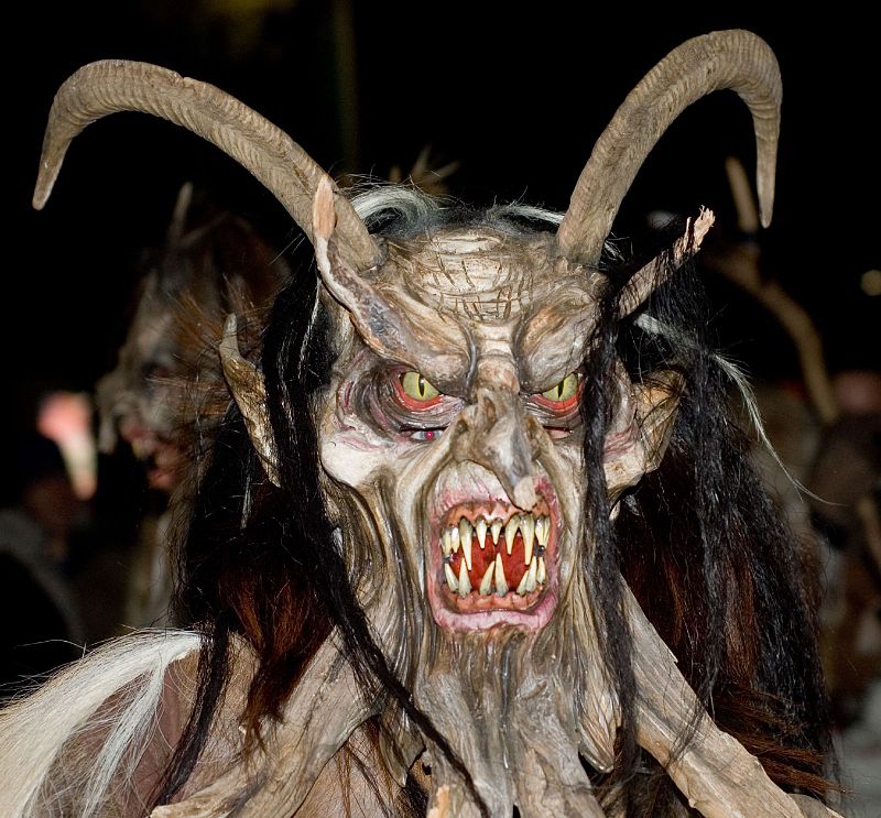 Un Krampus moderne lors du Perchtenlauf de Klagenfurt (2006). Crédit photo