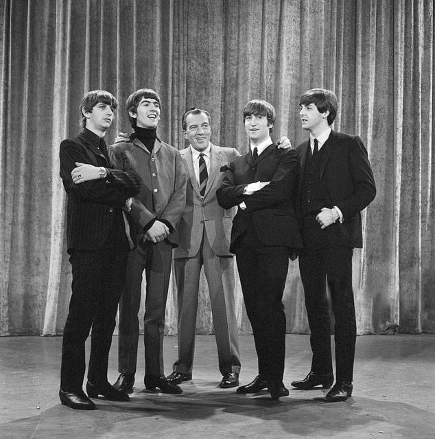 Ed Sullivan et les Beatles, février 1964. Crédit photo