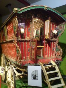 The Traditional Horse-drawn Wagons Used By British Romani - The Vintage 