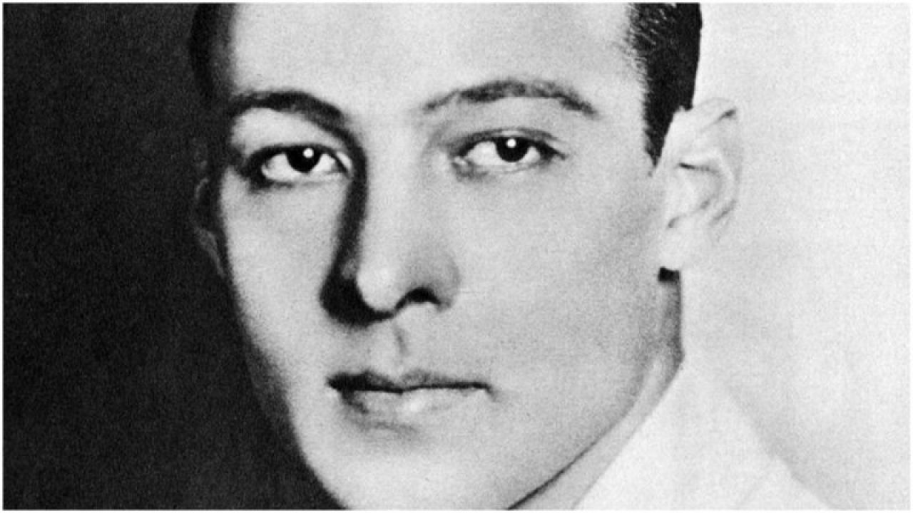 When Rudolph Valentino Died In 1926 Over 100 000 People