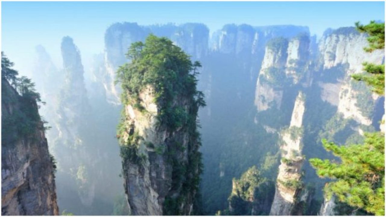 Zhangjiajie National Forest Park In China Inspired The Floating Hallelujah Mountains Of Avatar Though The Chinese Had Their Problems With The Film