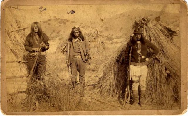 25 Beautiful Pictures Of The Legendary Apache Tribe The Vintage News 9220