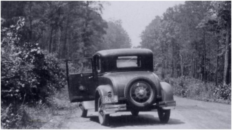 The Car Where Bonnie And Clyde Met Their End Was Raced In The 80s