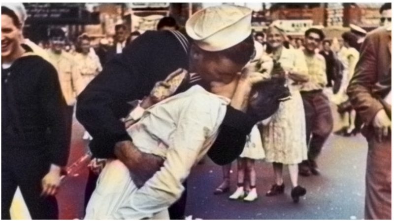 Sailor In The Famous Wwii Kissing Photograph Dies At 95 The Vintage