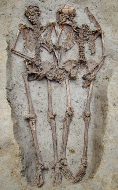 Gender Revealed Of Hand Holding Skeletons Buried Together 1 500 Years Ago The Vintage News