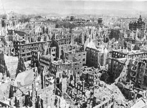 Pictures of Dresden Before and After the WWII Bombing | The Vintage News