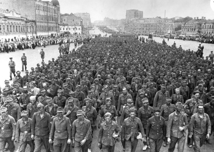 Sad Fate: German prisoners march to Moscow after defeat at Belarus ...