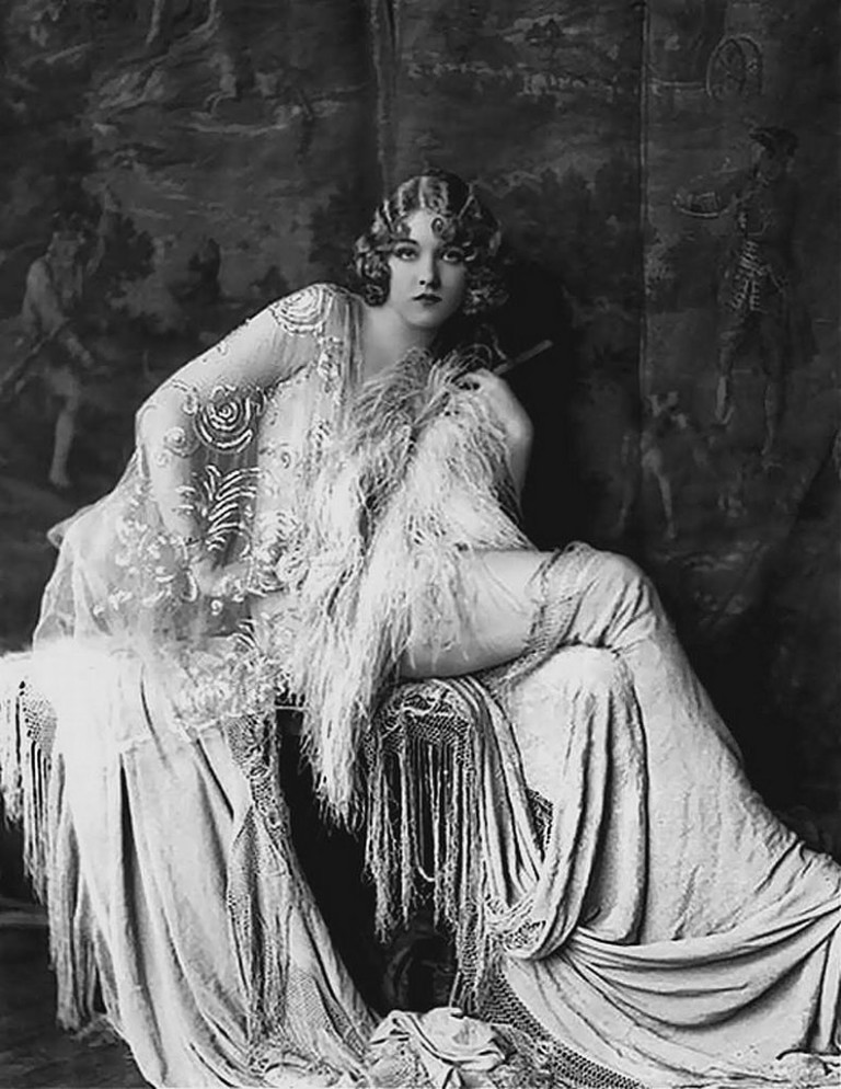 Cheesecake Pinups Of The S Vintage Photos Show The Muses And Stars Of The Ziegfeld Follies