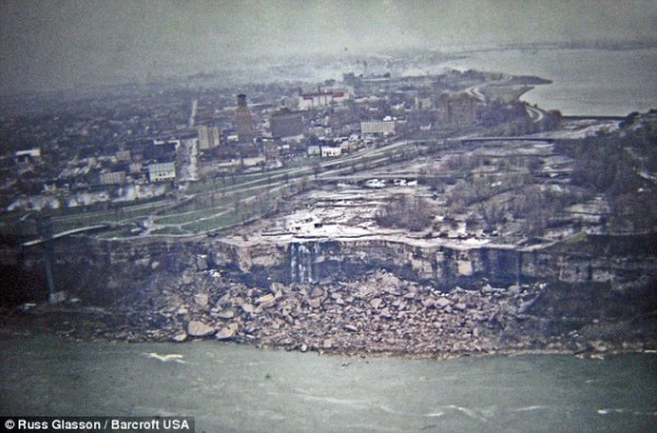 Photos show the moment they diverted the Niagara Falls | The Vintage News