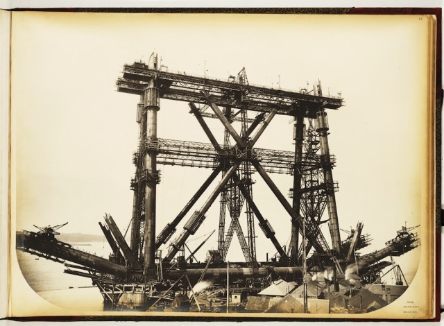 Building an icon! Rare photographs show the construction of The Forth ...