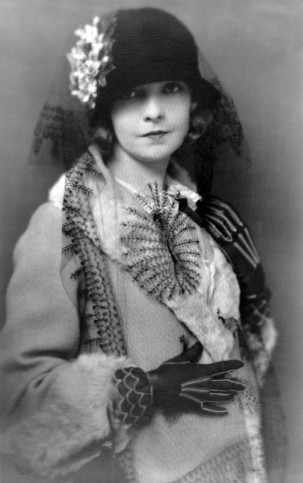 33 images of the gorgeous Lillian Gish, the 