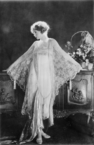 33 images of the gorgeous Lillian Gish, the 