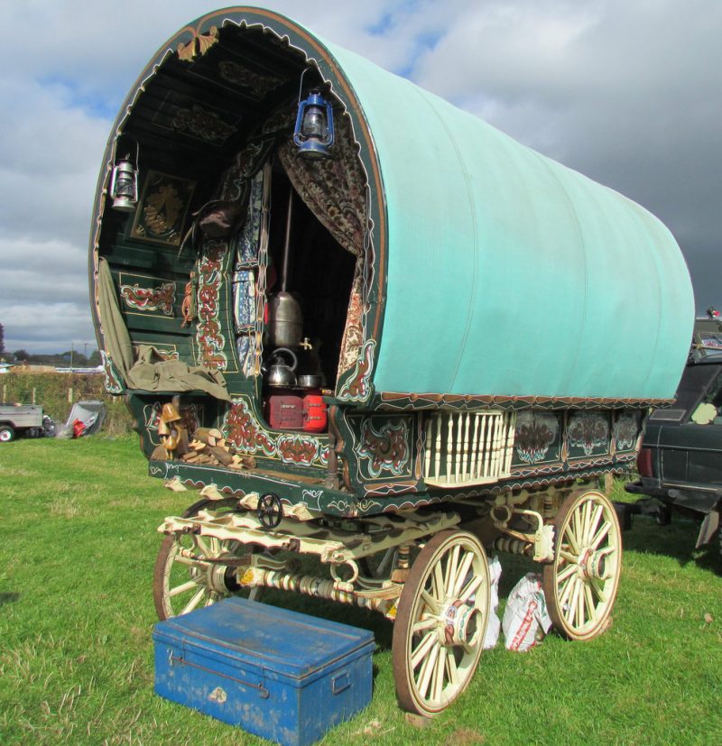 Кибитка это. Фургоны Вардо. Вардо повозка. Кибитка жилище цыган. Vardo (Romani Wagon).