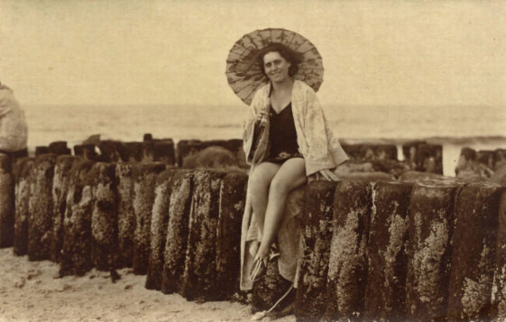 Turn of the century Beach Fashion- What people wore to beach in the ...