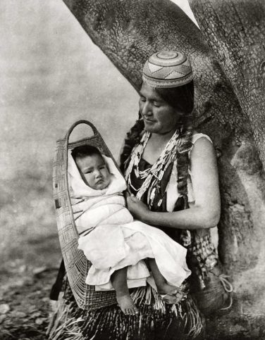 Fascinating portraits of the Native American Hupa tribe | The Vintage News