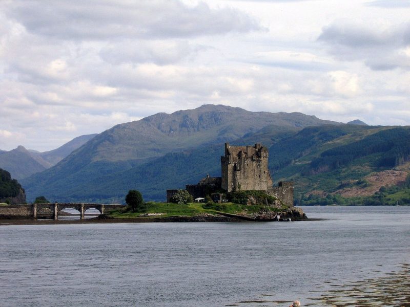 The gorgeous Castle of Eilean Donan- the most photographed monument in ...