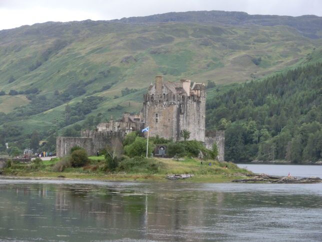 The gorgeous Castle of Eilean Donan- the most photographed monument in ...