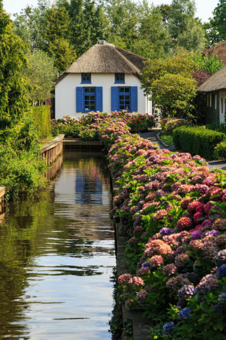 Giethoorn: A picturesque car-free village in Netherlands also known as ...