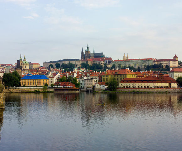 Prague Castle has been crowned the largest ancient castle in the world ...