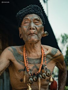 A photographer captured the last tattooed headhunters of India's Konyak ...