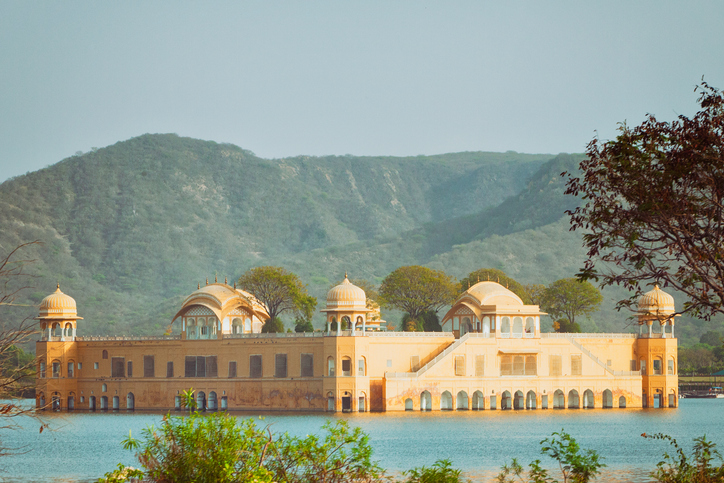 The Jal Mahal: The gorgeous water palace sitting in the middle of Man ...