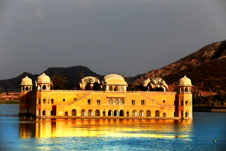 The Jal Mahal: The gorgeous water palace sitting in the middle of Man ...