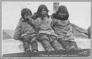 Fascinating Pictures Showing the Arctic Lifestyle of the Inuit People ...