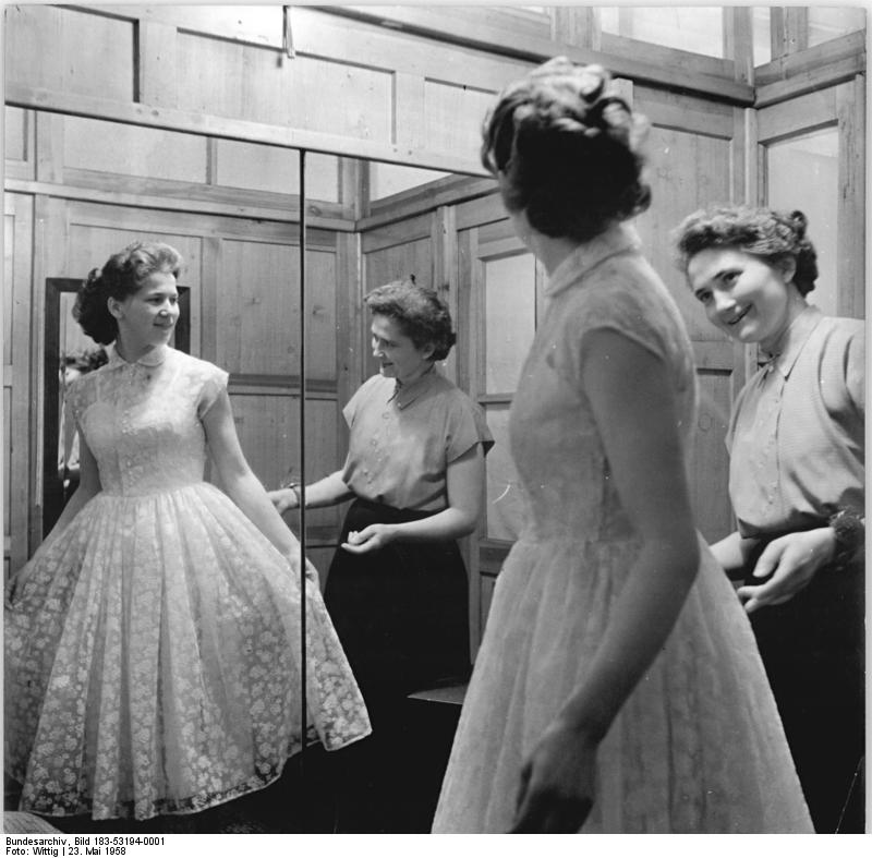 Vintage Fashion 1950s Teenage Girls With Their Doo Wop Dresses 