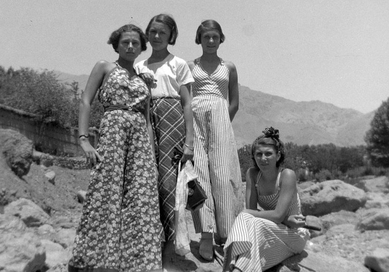 Teenage Girls In The 1940s Lifestyle Photos Of A Bygone Era The