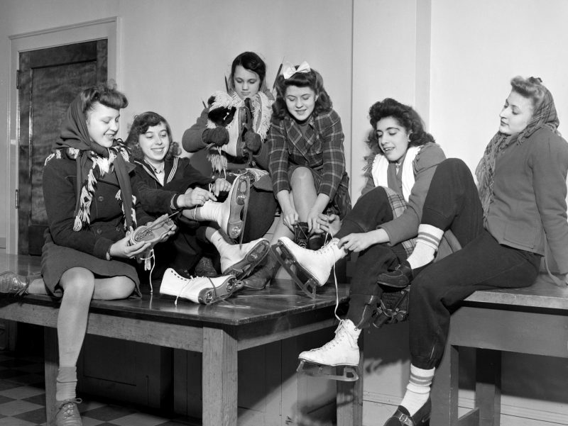 Teenage Girls In The 1940s Lifestyle Photos Of A Bygone Era The