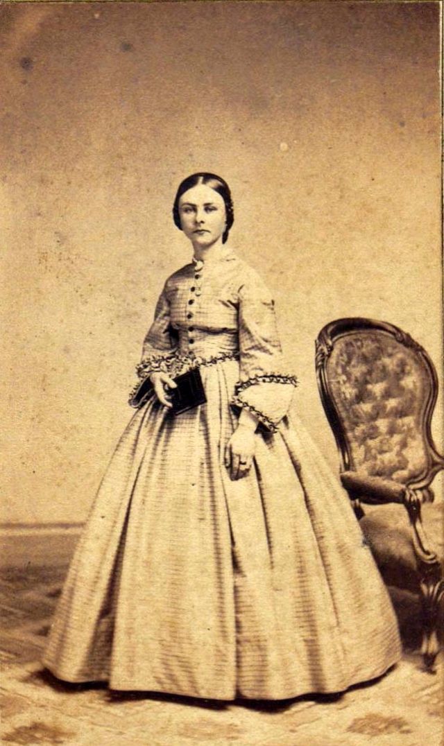 Vintage Supermodels Glamorous Dresses In The 1860s The Vintage News