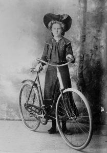 Queens of the Road - Vintage Women on Bicycles | The Vintage News