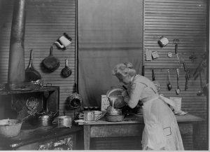 In Photos: How Kitchens Changed Throughout The 20th Century | The ...