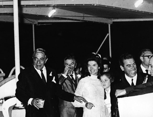 A Reporter Exposed Jackie Kennedy and Aristotle Onassis's Relationship ...