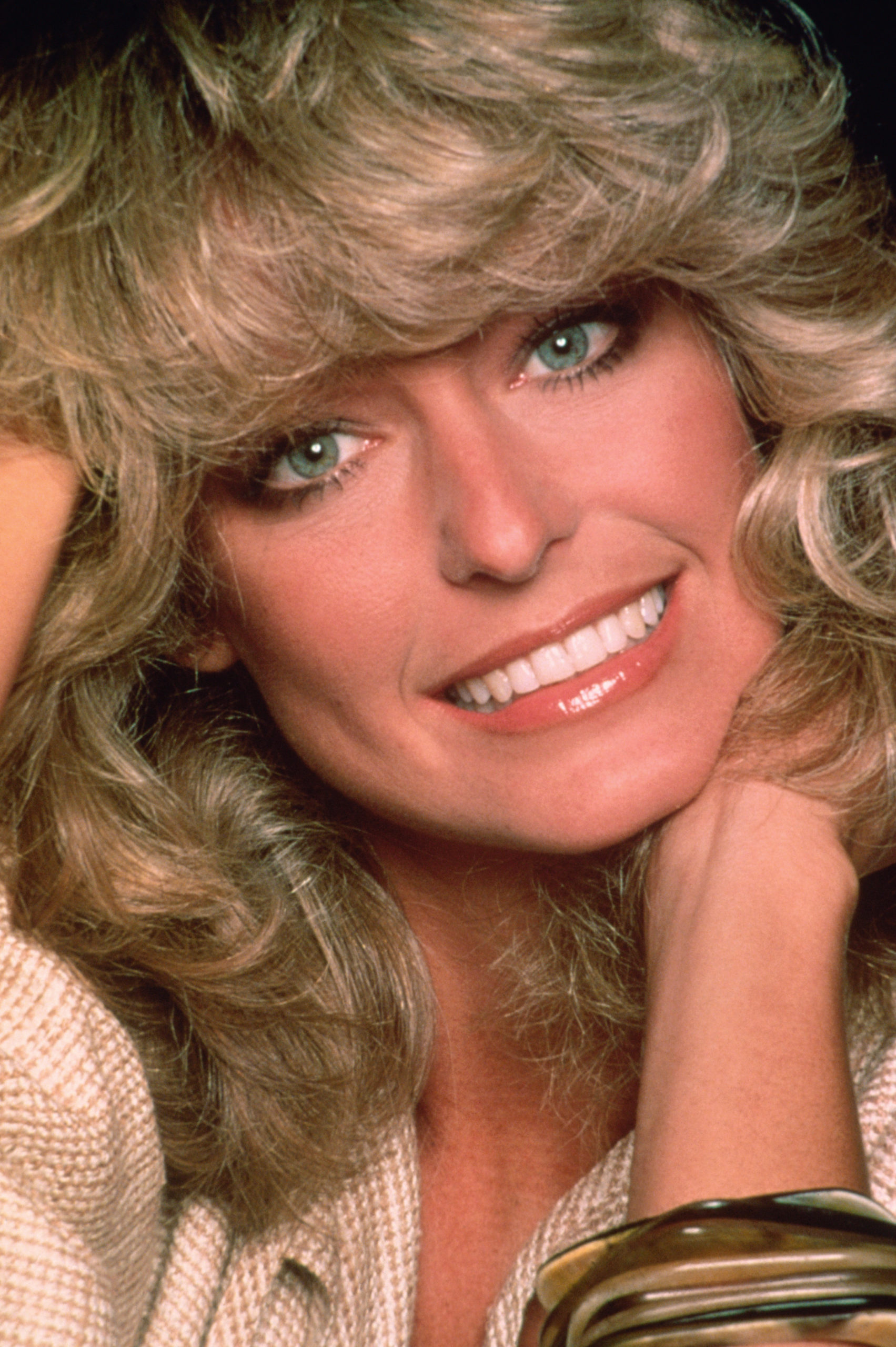 The Real Story Behind Farrah Fawcett S Iconic Swimsuit Poster The Vintage News