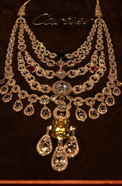 Emma Chamberlain wore Maharaja of Patiala's diamond choker to Met Gala 2022  - Times of India