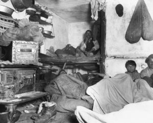 These 20 Photos Tell the Horrific History of New York's Tenements