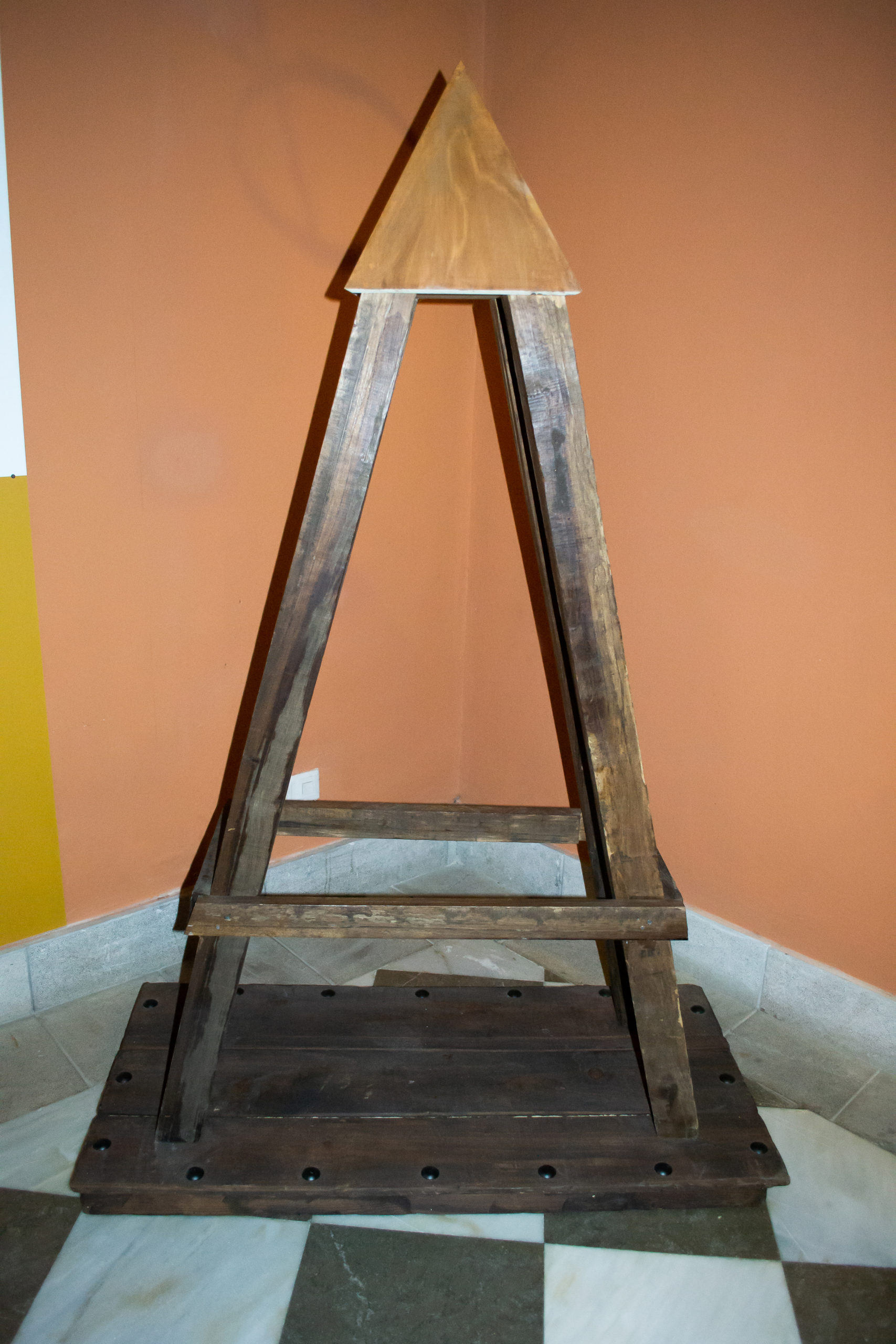 The Judas Cradle Torture Device How the 'Judas Chair' Used a Pyramid