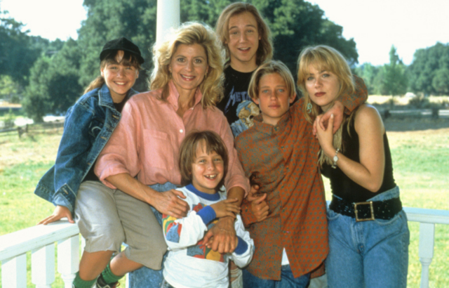Christina Applegate, Dinielle Harris, keith Coogan, Robert Hy Gorman, Christopher Pettiet, and Concetta Tomei in a promo still from Don't Tell Mom the Babysitter's Dead. 