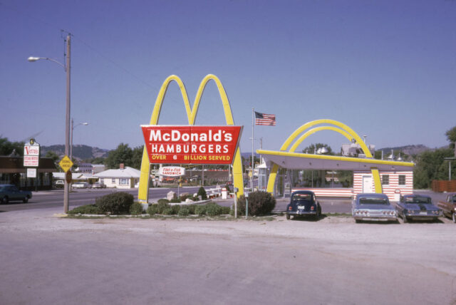 Cars parked outside of a McDonald's restaurant