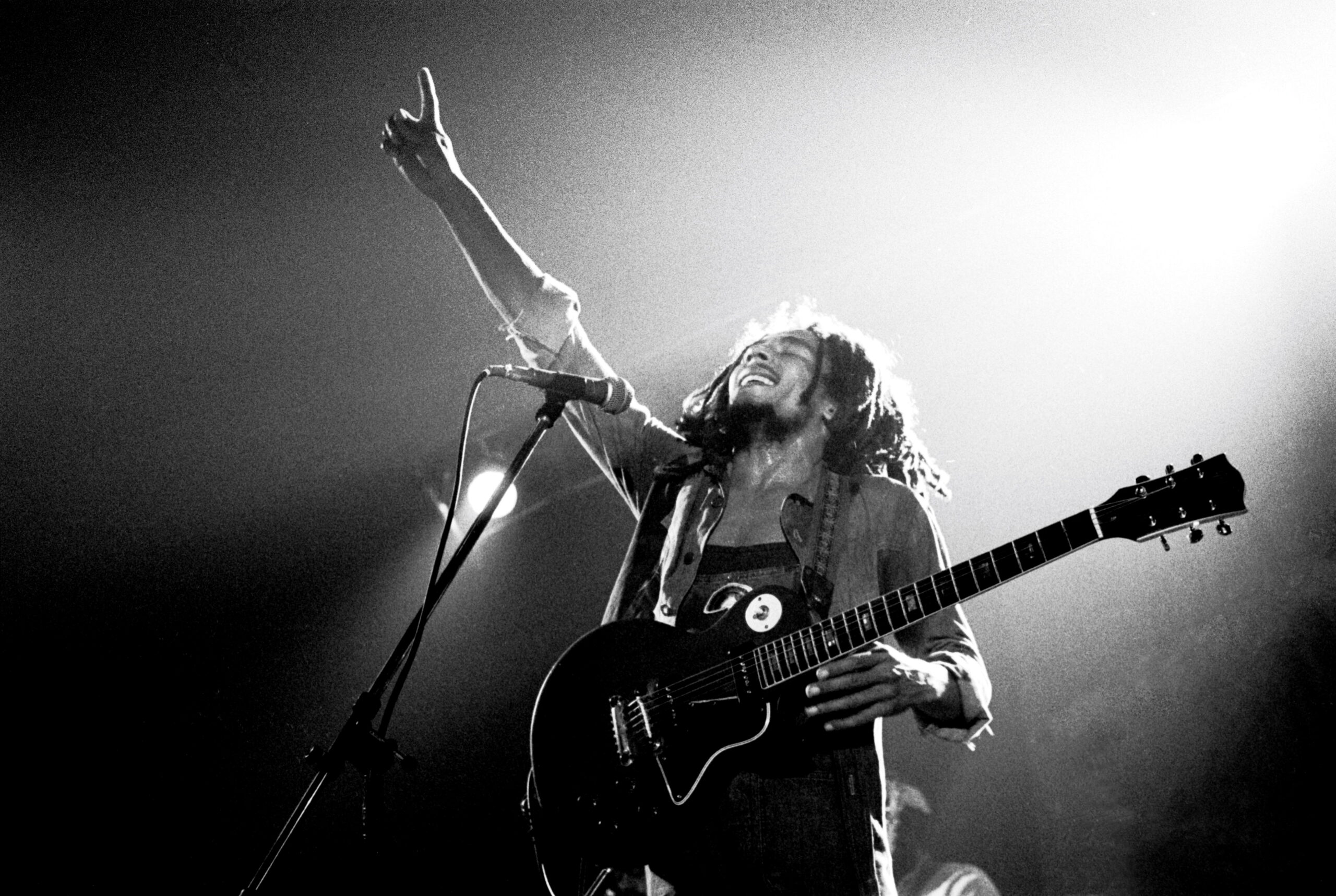 VOORBURG, NETHERLANDS: Bob Marley performs live on stage with the Wailers in Voorburg, Holland in 1976 (Photo Credit: Gijsbert Hanekroot/Redferns)