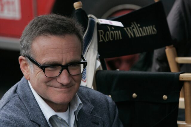 Robin Williams beside a chair with his name on it. 