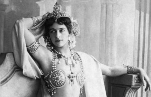 Headshot of Mata Hari.