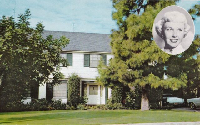 Postcard featuring an photograph of Doris Day's estate, with a portrait of her in the top right corner