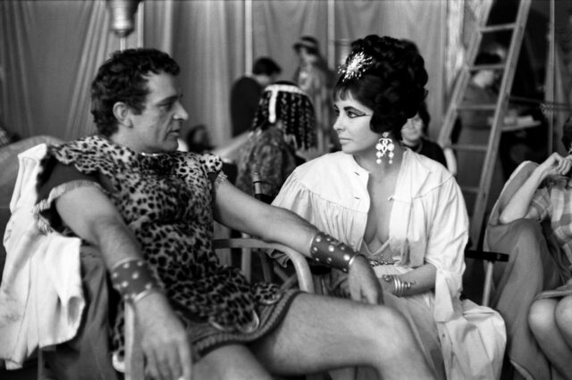 Richard Burton and Elizabeth Taylor sitting on the set of 'Cleopatra'