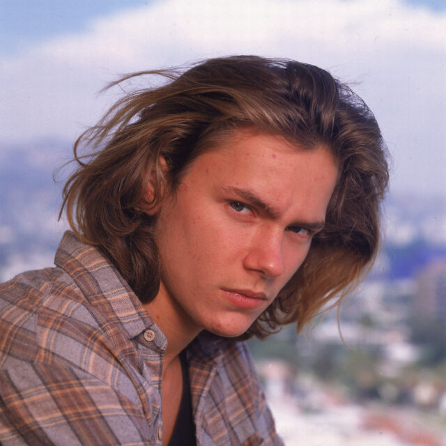 Headshot of River Phoenix.